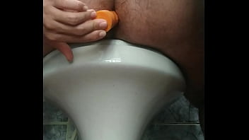 Gozando Com A Cenoura