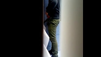 Espiando En Bathroon 5