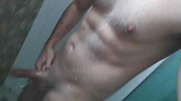 Pauzudo No Banho - boquete, delicia, gala, punheta, cuzinho, pau, safado, novinha, grosso, goza, pika - Video 3077107