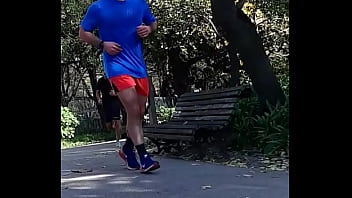 Gostoso Correndo De Pau Saltado