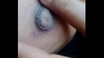 Acariciando Os Seis Grandes E Apertando Os Mamilos Querendo Ser Mamada