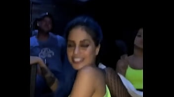 Tati Zaqui Esfregando O Seu Lindo Rabo Em Show E Piscina