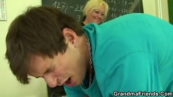 Deutsch: Sexgeile Nutte Wird Ordentlich Weg Gebumst!