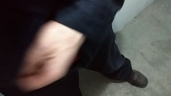 Masturbándome En El Laburo