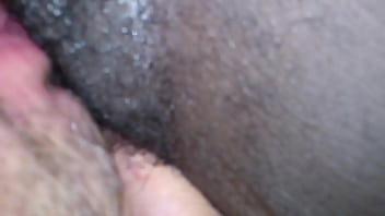 Lamiendo Panocha Negrita