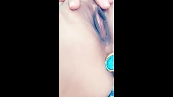 Une Beurette Libertine Se Touche Avec Un Bijou Anal En Live Et L_envoie à Des Mecs