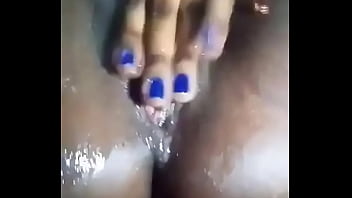 Negrita Me Envía Vídeo Toda Mojadita