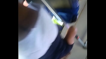 Espiando Bajo Falda Sin Tanga