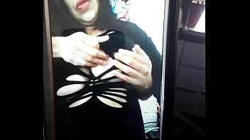 Mi Amigo Tocando Mis Pechos