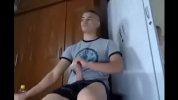 Dotado Gostoso Batendo Punheta