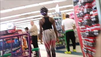 Sexy Black Woman On White And Pink Tight Pants With Big Ass And Tight Pussy - Mujer Sexy Mamacita Negra Con Pantalones Ajustados Rosas Y Blancos Marcando La Raja Del Coño Y Gran Culo