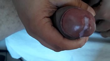 Corda Apertando Minhas Bolas E Meu Pau Uncut Sendo Puxado A Pele... Bato Uma E Gozo Gostosooo... Sensação Maravilhosa.