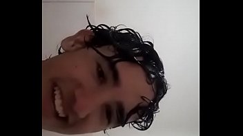 Gavrel Se Exibindo Enquanto Fala Com Seus Seguidores