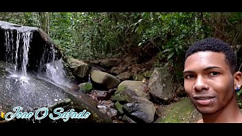 Gravando Na Cachoeira Do Rio De Janeiro