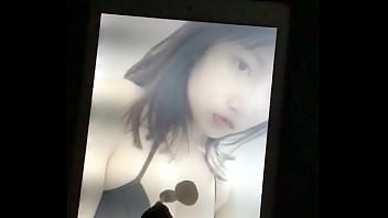 Chiều đi bơi thì được bạn mò cu và cho bóp vú, tối về bắn l_n vú bạn lu_n