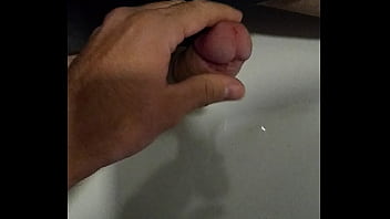 Punheta No Banheiro - gay, punheta, pauzao, gay-amateur, banheirao - Video 2978884