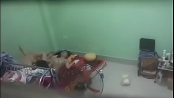 Quay lén phòng b_n 2