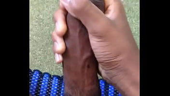 Novinho Moreno Gay Tocando Uma