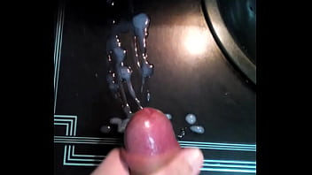 Punhetando E Gozando 4