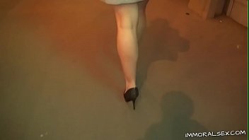 Babe Gets Ass Jizzed In Live Sex Show