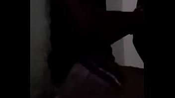 En La Calle A La Noche Bajo La Lluvia Me Trago Larga Pija