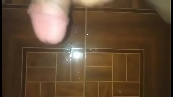 Sacando Mucha Leche - corrida, leche, joven, aburrido - Video 2951929