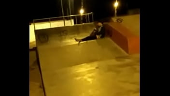 Batendo _s 3 Da Manh_ Na Pista De Skate Umazinha Na Pista De Skate Pensando Em Notas D.0 E Capitalismo Contando E Os ...