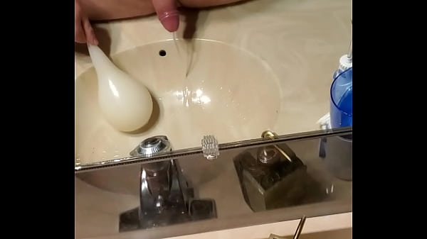 21 Y/o Fills Condom With Cum