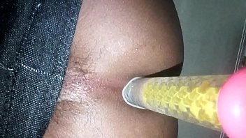 Me Quito La Virginidad Anal Con Un Dildo Casero