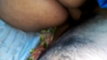 Me le vine adentro y casi me pilla grabándola que rico 01/01/2020 me duele la verga de tanto culiar.