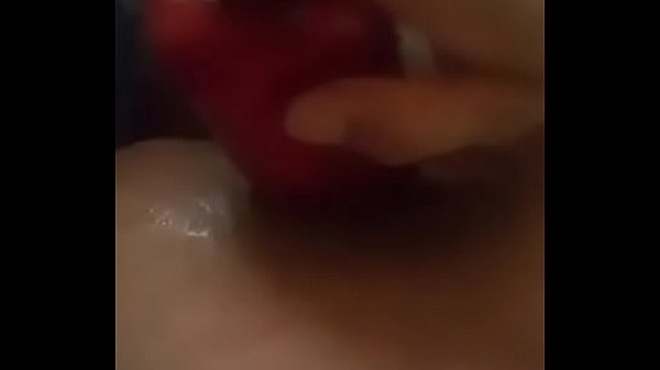 La Muy Puta Se Masturba Con Lo Primero. Qencuentra En Su Cocina