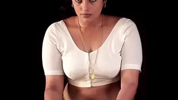 Swetha Menon Hot In Saree