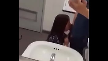 Compañera De Universidad Me Hace Una Mamada