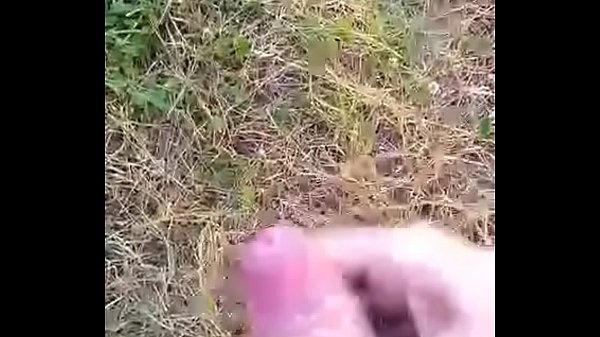 Meando En El Descampado Con Acabada