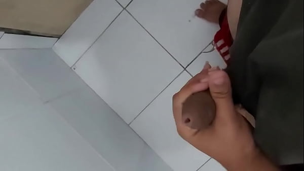 Batendo Uma Punheta No Banheiro - soloboy, novinho, pau-gostoso - Video 2961540