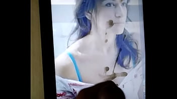 Cum Tribute Request To Zareen