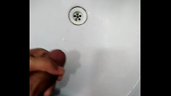 Jalando Mela En Baño