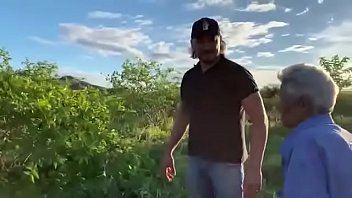 Lopim Dando Uma Surra De Vara No Ladrão De Goiaba Tiringa