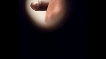 Dotado Exibindo O Pau No Banheiro