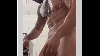 Gogo Boy Thompsom Se Depilando