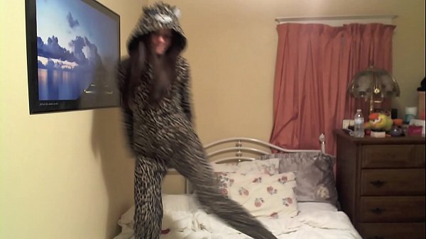 Cute Teen Fucks Her Pussy