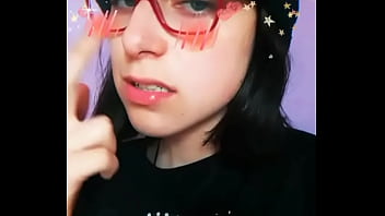 Chica Hace Un Ahegao Y Después Se Toca La Nariz Con La Lengua, Winnie The Phoo Comunista Confirmen