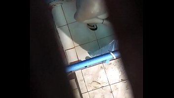 Espiada En La Ducha - hotel, big-tits, ducha, espiada, gordi-buena, ojos-hermosos - Video 2950319