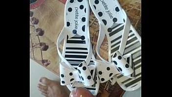 Chinelo Novo Da Namorada, Impossível Não Ter Tesão Com Um Chinelo Desses!!!