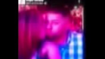 La Más Caliente - besos, en-el-bar - Video 2717271