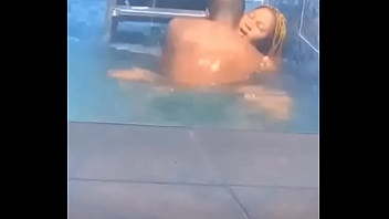 Hidden Camera Caught Boyfriend And Girlfriend Fucking Inside Pool