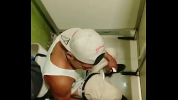 Heterocurioso Gloryhole Con Novia