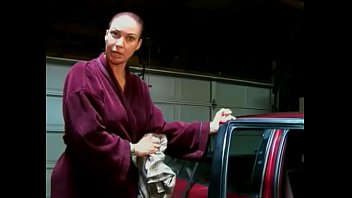 Gorgeous Darkhaired Experienced Lady Likes To Speak Low Genitalese