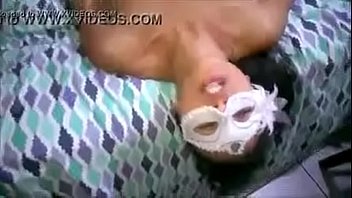 Corno Cedendo A Puta Para Outro Macho