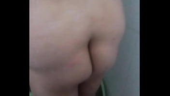 Continuación Esposa Bañandose